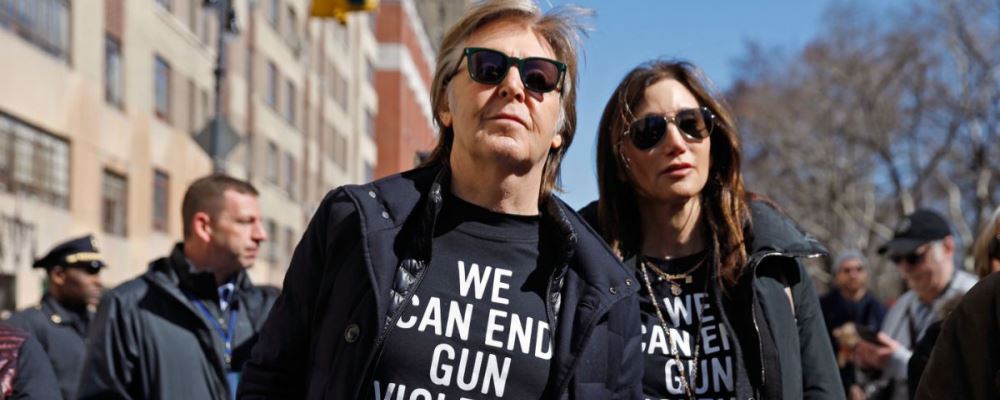 Paul McCartney recuerda a John Lennon en marcha contra las armas: